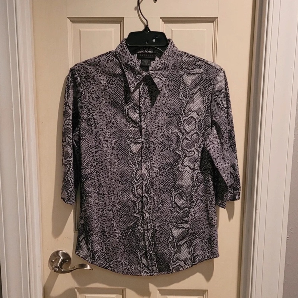 Express Men’s Gray & Black Snake-Print Button Down Shirt
